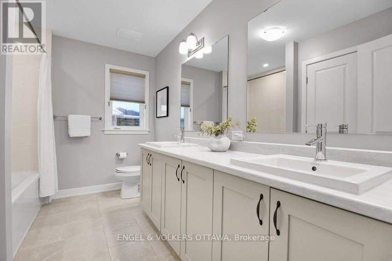 29357052/134-winterhaven-drive/mer-bleuebradley-estatesanderson-park/ottawa/ontario/K1W0H4_29