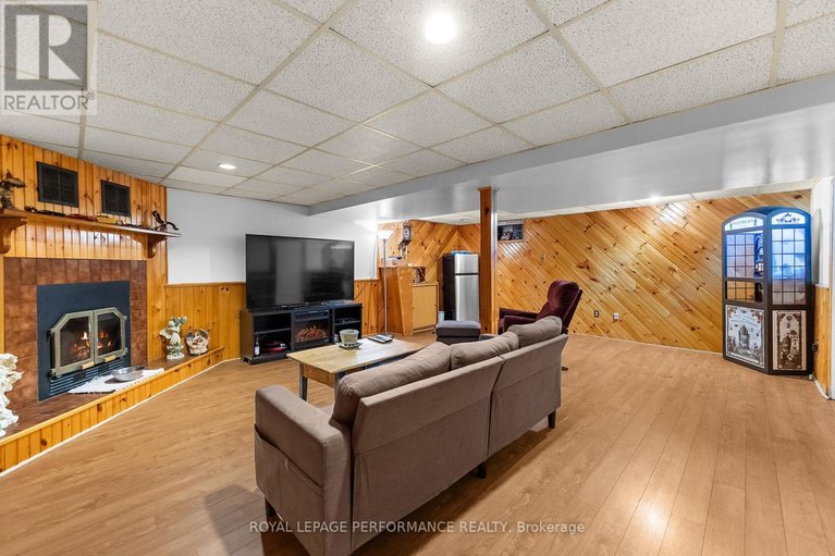29688001/420-hatfield-crescent/bilberry-creekqueenswood-heights/ottawa/ontario/K1E1M8_23