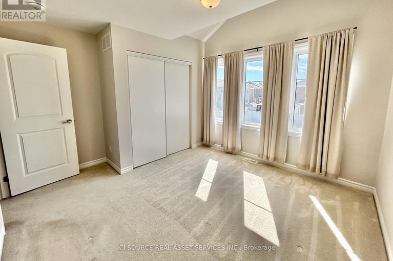 28905249/106-equitation-circle/goulbourn-twp-from-franktown-rdsouth-to-rideau/ottawa/ontario/K0A2Z0_30