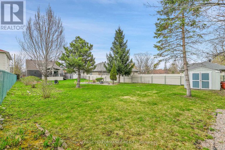 28237794/328-pleasant-park-road/alta-vistafaircrest-heights/ottawa/ontario/K1H5M8_27