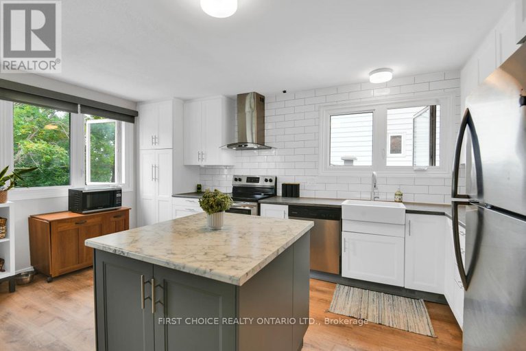 28184849/44-oberon-street/westcliffe-estates/ottawa/ontario/K2H7X8_15