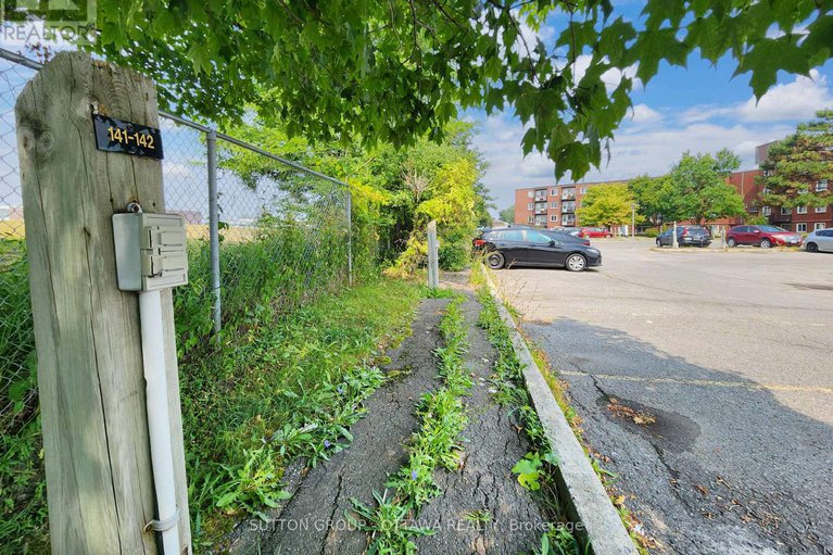 28719477/202a-2044-arrowsmith-drive/beacon-hill-south/ottawa/ontario/K1J7V8_28