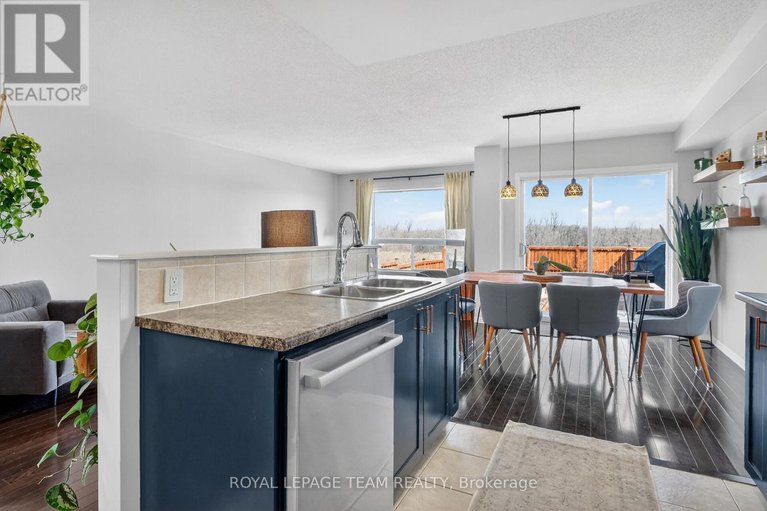 29615070/216-trail-side-circle/springridgeeast-village/ottawa/ontario/K4A5B5_15