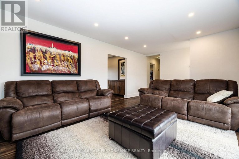 29628289/36-largo-crescent/meadowlandscrestview/ottawa/ontario/K2G3C7_7