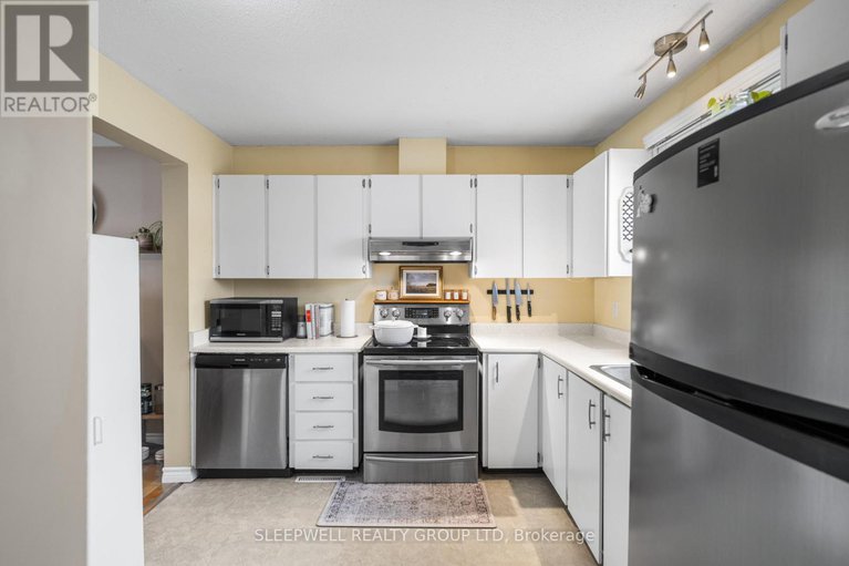 28378169/82-28-barrow-crescent/katimavik/ottawa/ontario/K2L2K1_7