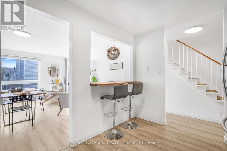28216867/1985-woods-street/town-of-rockland/clarence-rockland/ontario/K4K1H7_9
