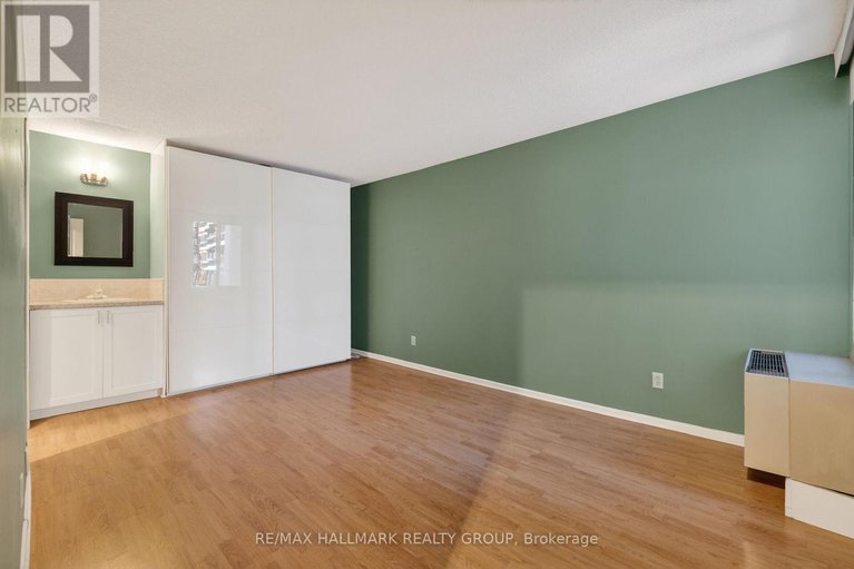 29161047/705-141-somerset-street-w/ottawa-centregolden-triangle/ottawa/ontario/K2P2H1_35