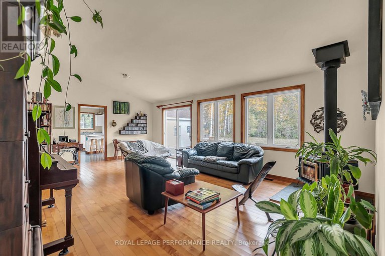 29148210/3781-delorme-crescent/north-glengarry-kenyon-twp/north-glengarry/ontario/K0C1A0_14