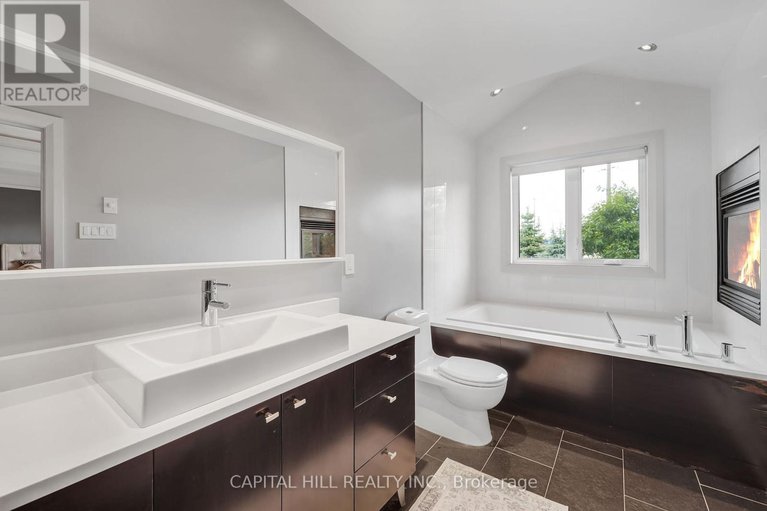28598588/71-eleanor-drive/city-viewskylinefisher-heightsparkwood-hills/ottawa/ontario/K2E6A1_37