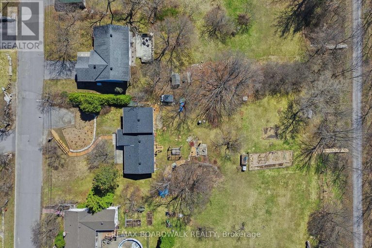 29648101/256-mitcheson-street/almonte/mississippi-mills/ontario/K0A1A0_29