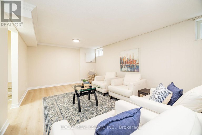 29239640/22-550-straby-avenue/overbrookcastle-heights/ottawa/ontario/K1K1H1_36