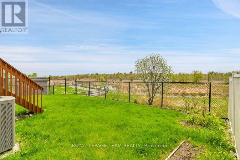 28330795/130-winterhaven-drive/mer-bleuebradley-estatesanderson-park/ottawa/ontario/K1W0H4_34