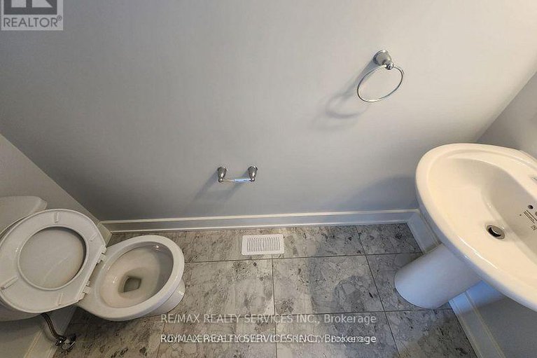 29125849/726-rouncey-road/emerald-meadowstrailwest/ottawa/ontario/K2S1B6_13