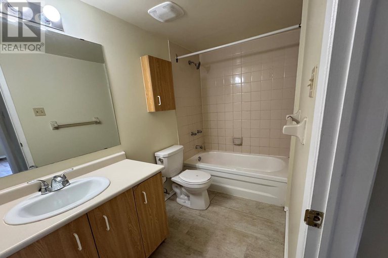 28502288/404-325-centrum-boulevard/bilberry-creekqueenswood-heights/ottawa/ontario/K1E3W8_9