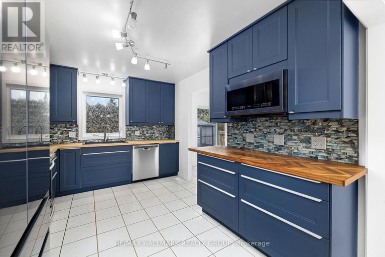 29137387/1050-barnett-drive/cumberland-village/ottawa/ontario/K4C1C7_7