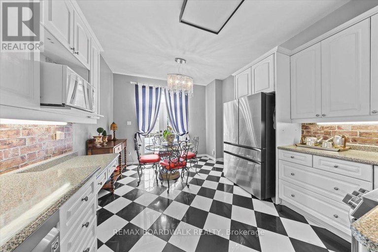 29377343/32-waverley-street/ottawa-centregolden-triangle/ottawa/ontario/K2P0T9_17