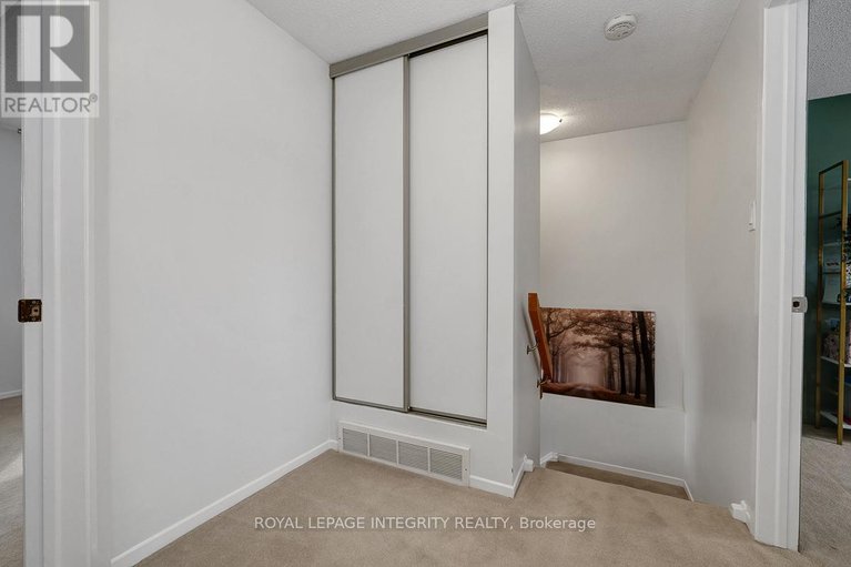 29428716/318-dalehurst-drive/tanglewood/ottawa/ontario/K2G4E4_25