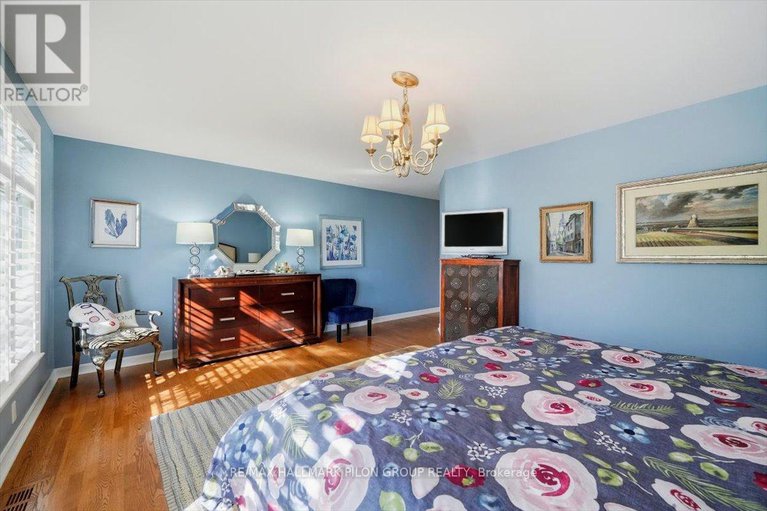 29278668/2380-virginia-drive/urbandale-acres/ottawa/ontario/K1H6S2_14