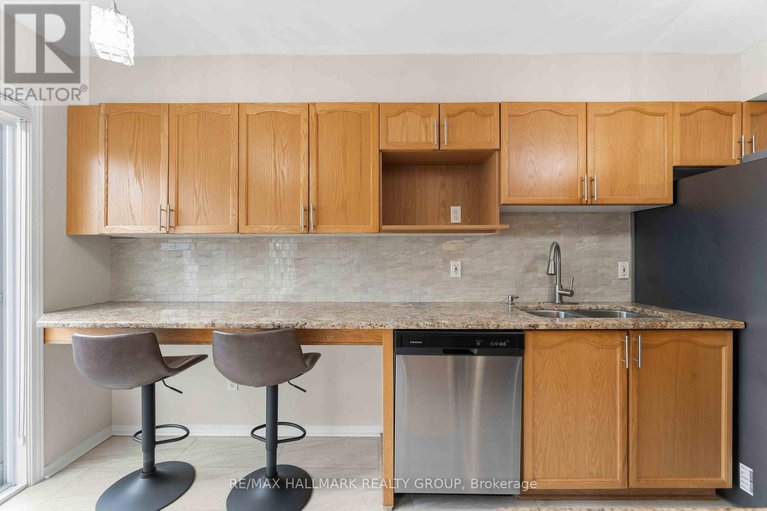 29024114/1072-brasseur-crescent/fallingbrookgardenway-south/ottawa/ontario/K4A5A1_12