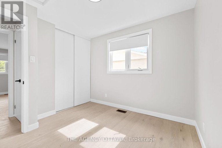 28660139/688-laverendrye-drive/beacon-hill-north/ottawa/ontario/K1J7X6_29