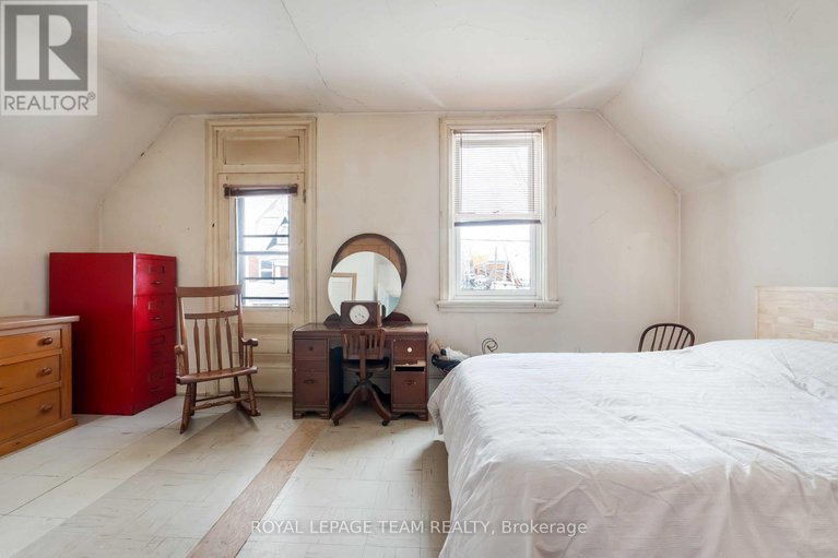29307487/56-grosvenor-avenue/old-ottawa-south/ottawa/ontario/K1S4S2_16
