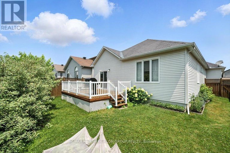 28557335/128-topaze-crescent/town-of-rockland/clarence-rockland/ontario/K4K0E3_22