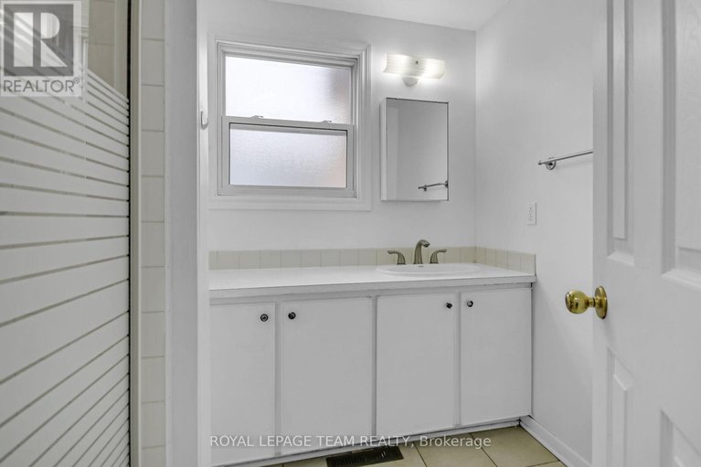 28738547/52-bowhill-avenue/borden-farmstewart-farmcarleton-heightsparkwood-hills/ottawa/ontario/K2E6S7_18
