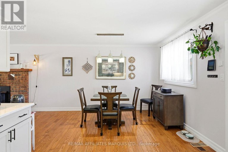 29323072/21-spruce-street/ingleside/south-stormont/ontario/K0C1M0_10