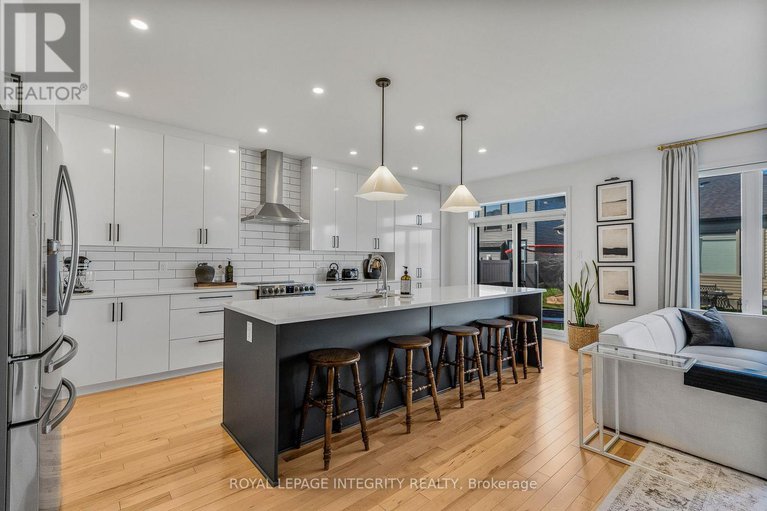 28914431/181-crevasse-road/mer-bleuebradley-estatesanderson-park/ottawa/ontario/K1W0H8_16