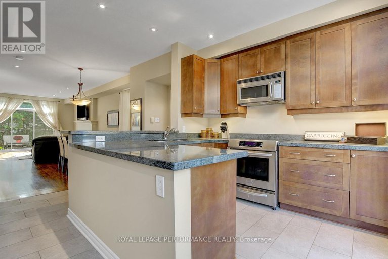 29013155/318-iona-street/westborohampton-park/ottawa/ontario/K1Z7B9_4