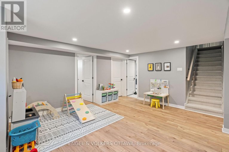 28638374/2097-neepawa-avenue/carlingwood/ottawa/ontario/K2A3L8_25