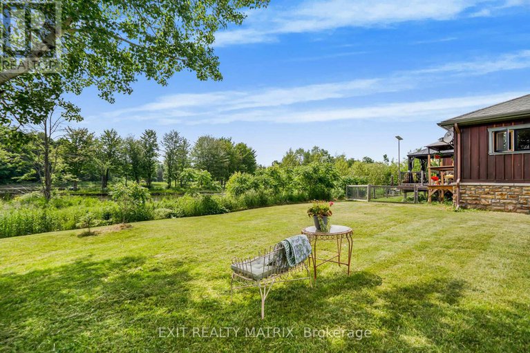 28250158/2228-ste-anne-road/lorignal/champlain/ontario/K0B1K0_8