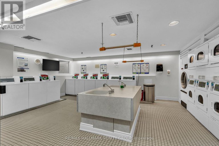 29435798/315-1100-ambleside-drive/woodroffe/ottawa/ontario/K2B8G6_29