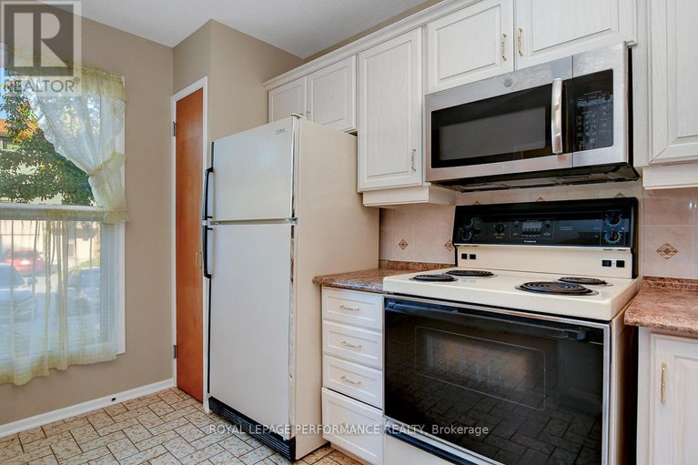 29080799/7-carmichael-court/beaverbrook/ottawa/ontario/K2K1K1_5