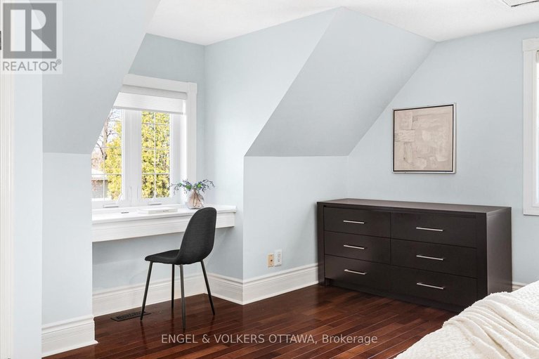 29651793/1252-anoka-street/ridgemont/ottawa/ontario/K1V6C6_18