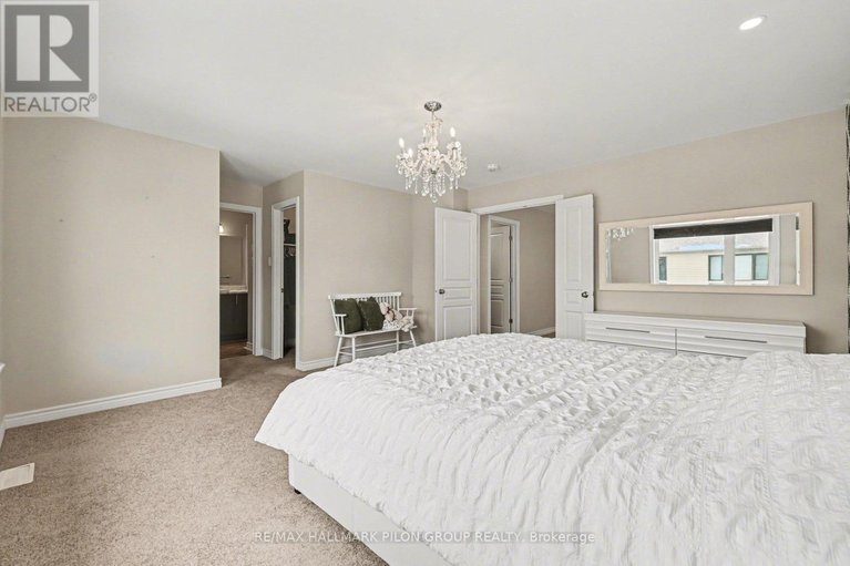 29525862/266-shinleaf-crescent/mer-bleuebradley-estatesanderson-park/ottawa/ontario/K1W0J2_14