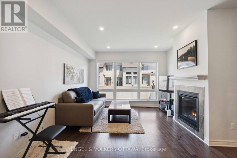 28568495/640-cordelette-circle/mer-bleuebradley-estatesanderson-park/ottawa/ontario/K1W0P2_10