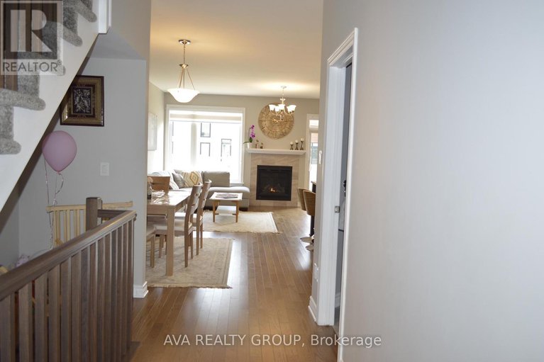 28866998/542-triangle-street/emerald-meadowstrailwest/ottawa/ontario/K2M0M5_4