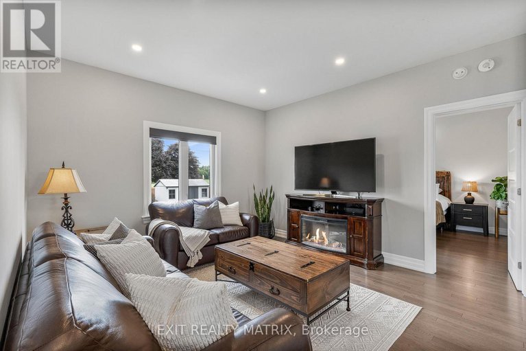 28751723/56-nancy-street/embrun/russell/ontario/K0A1W0_12