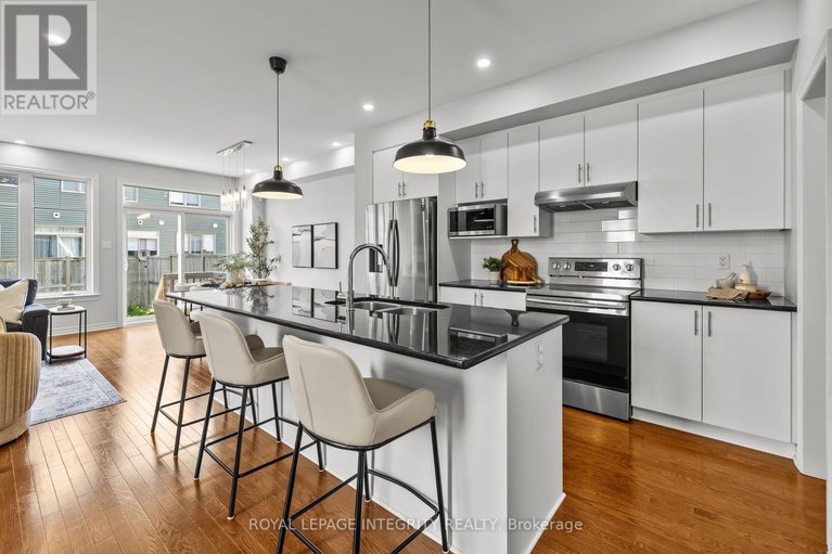 28798693/98-jardiniere-street/remainder-of-stittsville-area/ottawa/ontario/K2S2K2_14