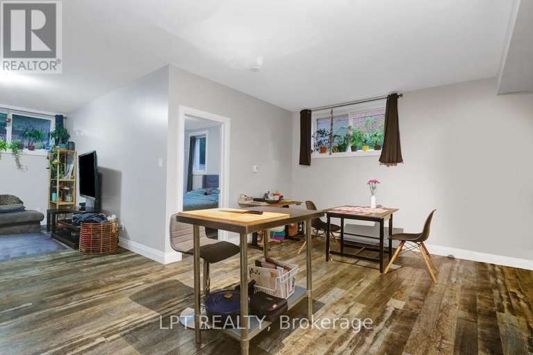 29620533/319-glynn-avenue/overbrookcastle-heights/ottawa/ontario/K1K1R9_37