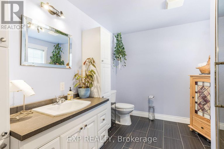 28642527/93-high-street/vankleek-hill/champlain/ontario/K6A1B4_13