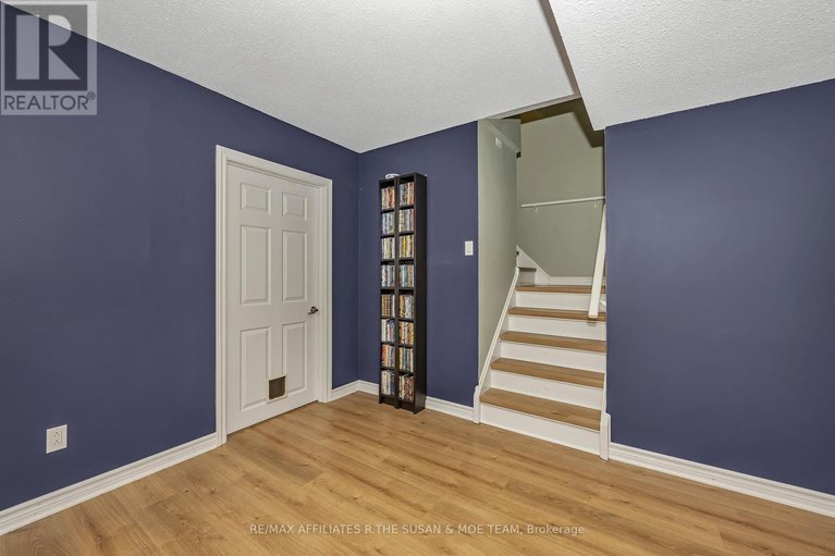 29682190/35-monterey-drive/leslie-park/ottawa/ontario/K2H7A9_32