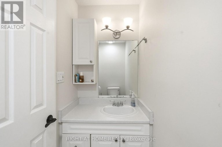 29178225/1633-lafrance-drive/queenswood-heights-south/ottawa/ontario/K1E2L7_10