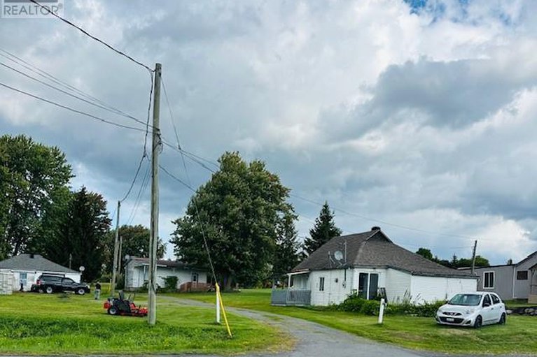 28831447/18787-county-rd-2-road/south-glengarry-charlottenburgh-twp/south-glengarry/ontario/K6H7J8_1