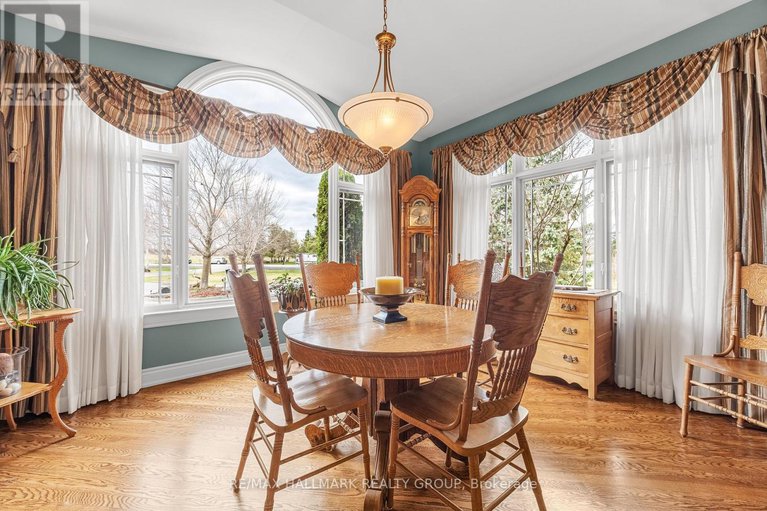 28343367/6980-mansfield-road/btwn-franktown-rd-fallowfield-rd/ottawa/ontario/K2S1B8_26
