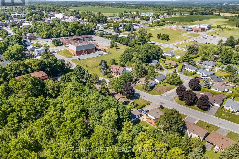 28541934/69-home-avenue/vankleek-hill/champlain/ontario/K0B1R0_26