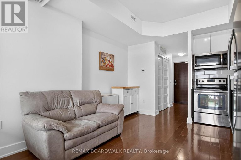 29379158/416-2785-baseline-road/redwood-park/ottawa/ontario/K2H0B7_19