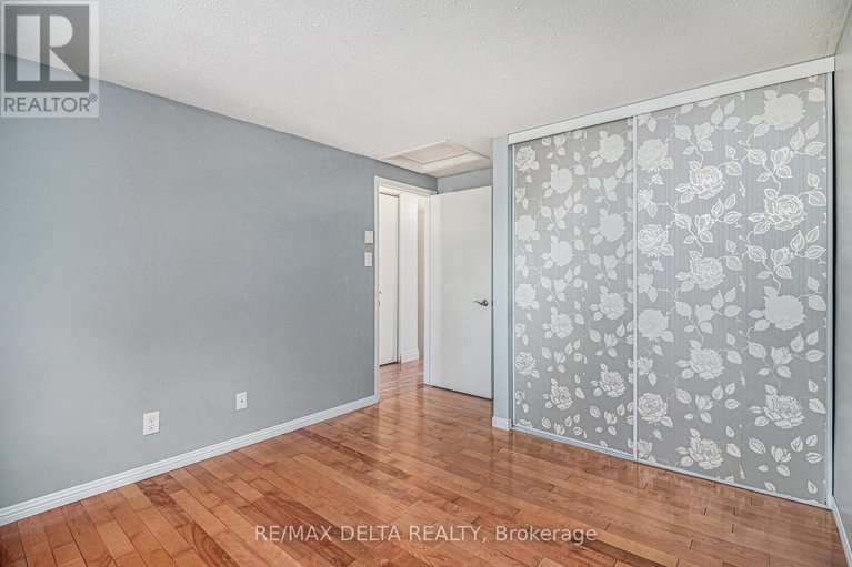 28869858/1345-cedarcroft-crescent/pineview/ottawa/ontario/K1B5G8_20