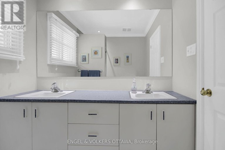28483641/8-greenwich-avenue/carleton-heights/ottawa/ontario/K2E5E6_18